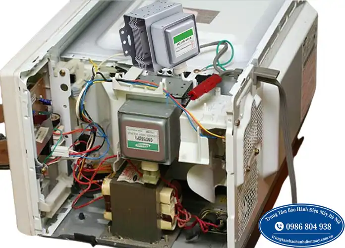 Thay bóng cao tần lò vi sóng Electrolux tại Hà Nội